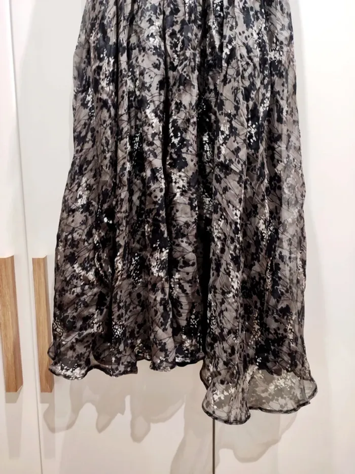 Robe longue fleurie en soie - très bon état - photo numéro 4