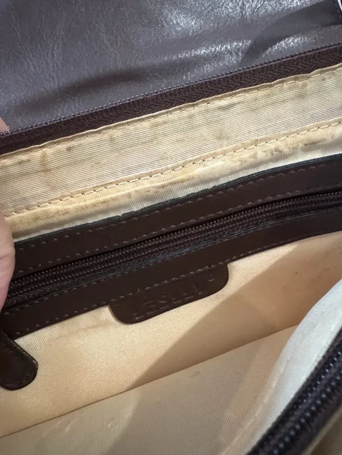 Sac à bandoulière marron Leslly, il ya quelques marques d'usures, - photo numéro 8