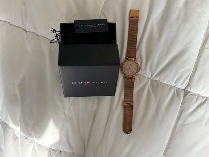 Montre femme Tommy Hilfilger acier rose - bon état + boîte - photo numéro 2