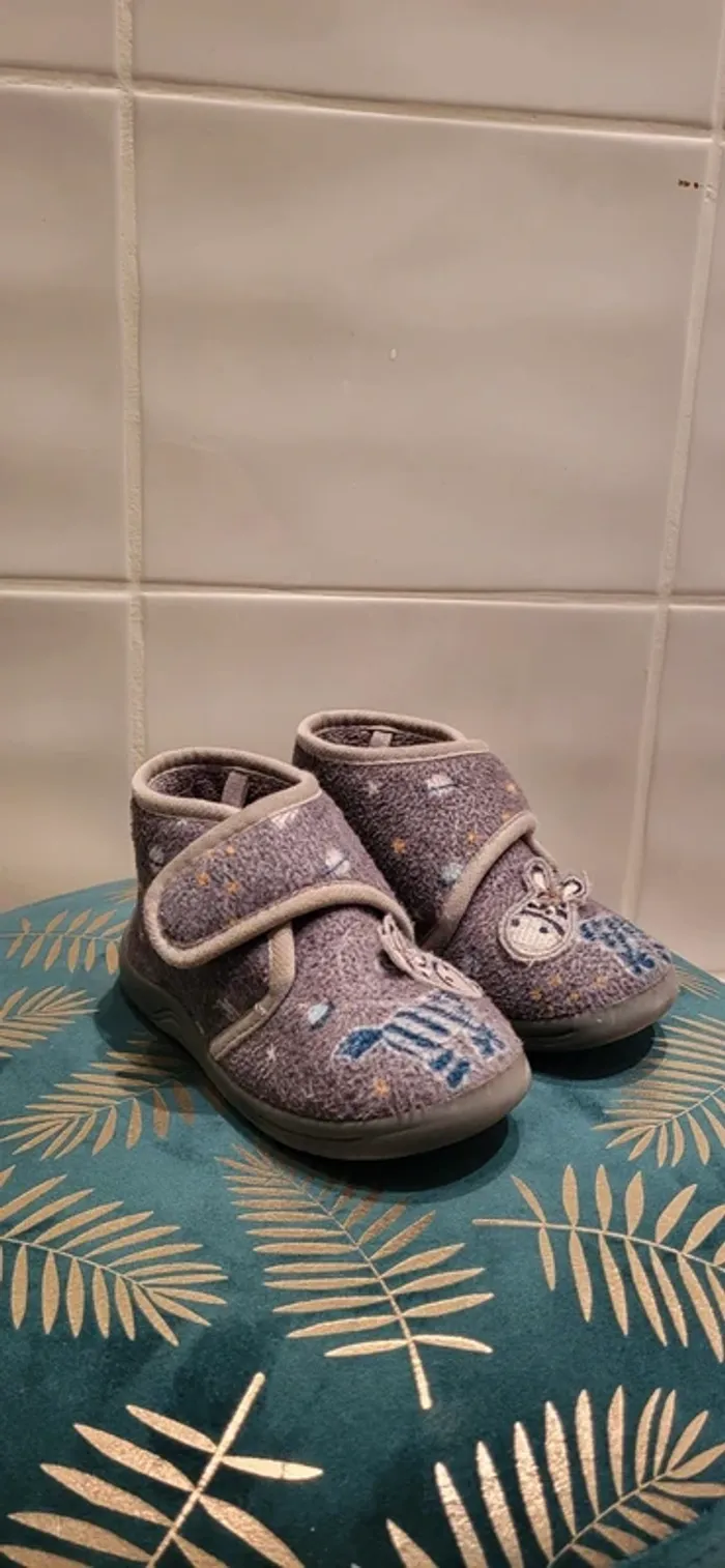 Chaussons taille 25 - photo numéro 2