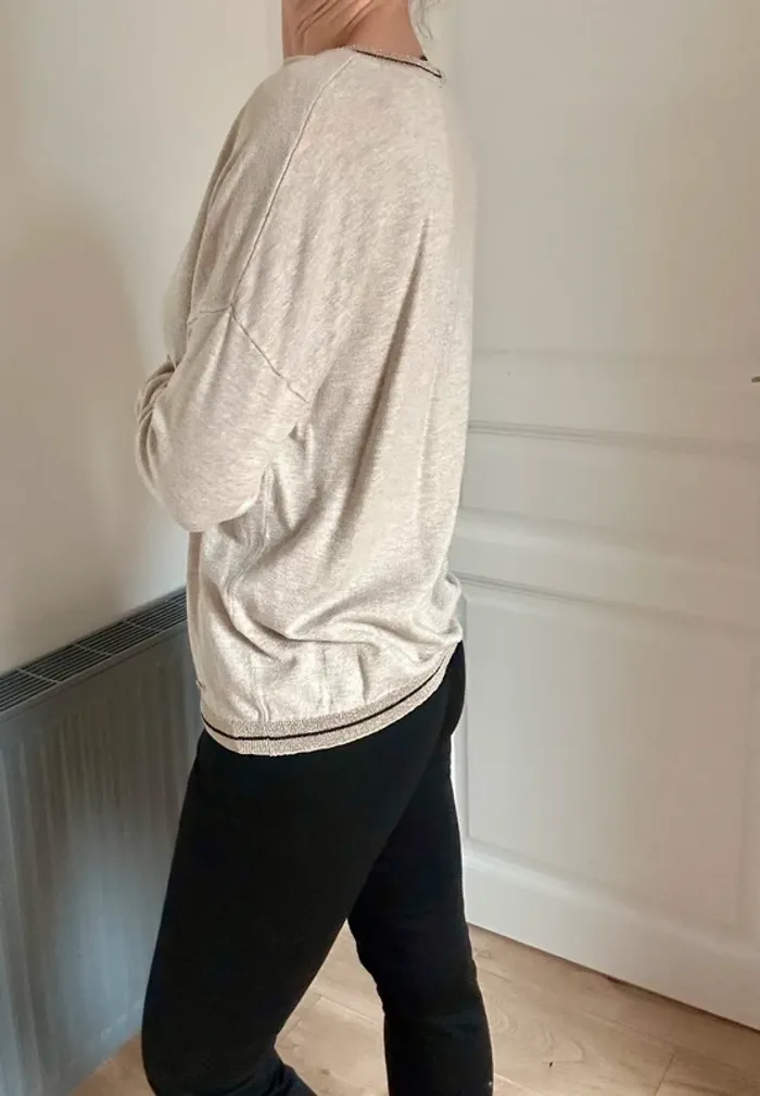 Pull beige col V avec liseré Les Petites Bombes (LPB)taille 36 - 38 - photo numéro 4