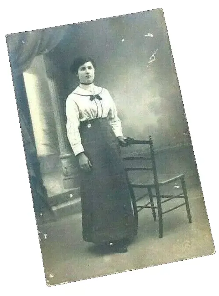 Carte postale ancienne / Carte photo studio Portrait femme