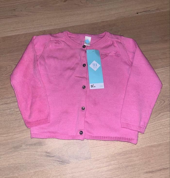Gilet rose enfant bébé 23 mois petit noeud 🎀 et boutons en coton - photo numéro 2