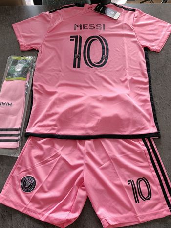 Tenue foot inspirée Léo Messi Inter Miami rose. 13ans