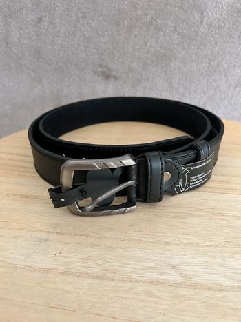Ceinture en cuir noir taille 115 cm
