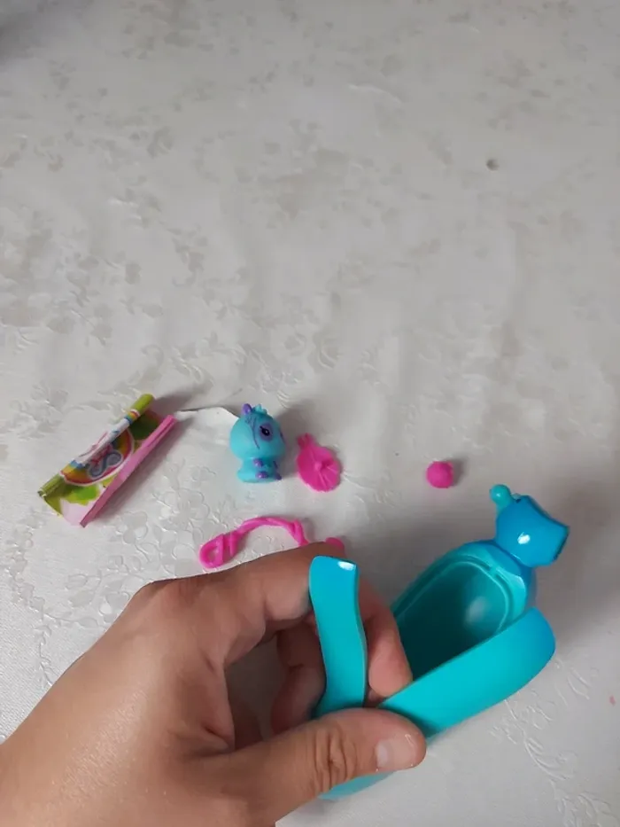 Figurine bananas