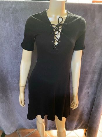 Robe noir avec lacer devant h&M taille 40