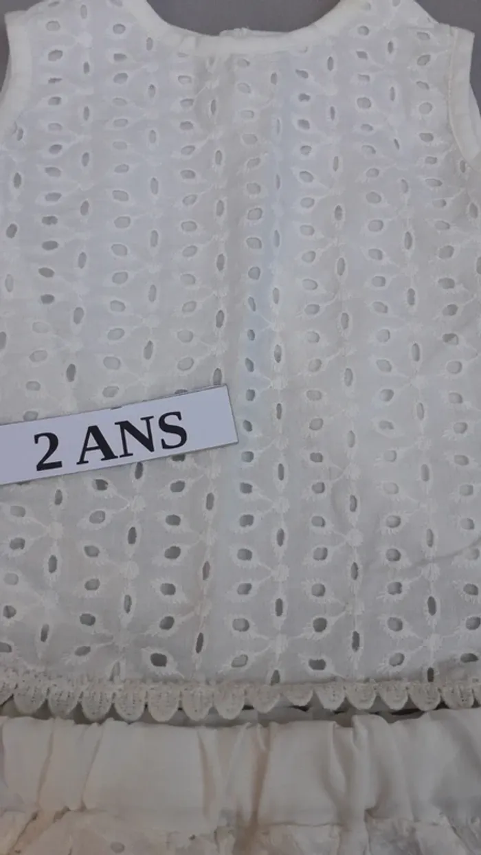 Très joli ensemble short et caraco broderie anglaise - photo numéro 2