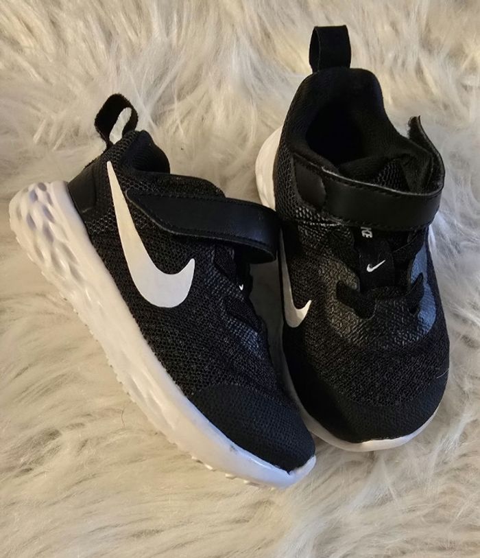 Neuves (non portées) 🤩🥰baskets NIKE unisex pointure 21 🥰🤩