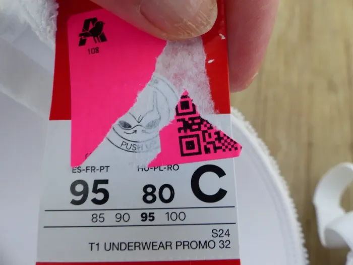 ensemble sous vetement 'soutien gorge en 95C et culotte en M) - photo numéro 4
