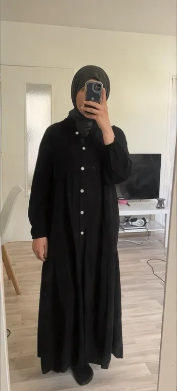 Robe longue noire élégante boutonnée chic & confortable – Taille 38 (Coquello)