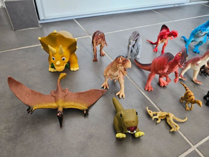 Lot de 21 dinosaures, Bon état, très propres - photo numéro 2