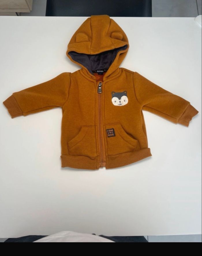 🦊 Veste à capuche moutarde avec tête de renard