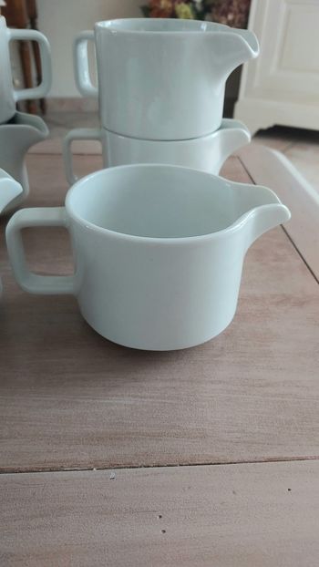 6 pichets à lait 