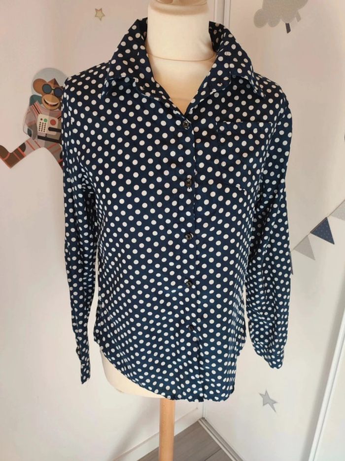 Chemise à pois blanc et bleu marine taille 38/40 très bon état