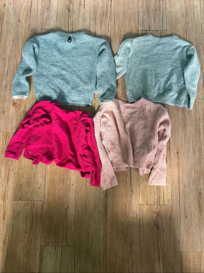Lot 4 pulls / gilets 6 ans - photo numéro 2