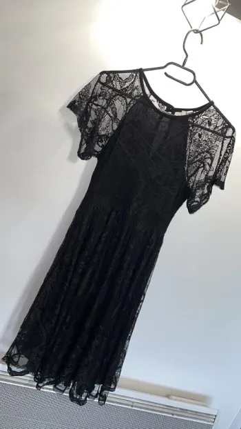 Robe noir dentelle doublée taille34 ASOS