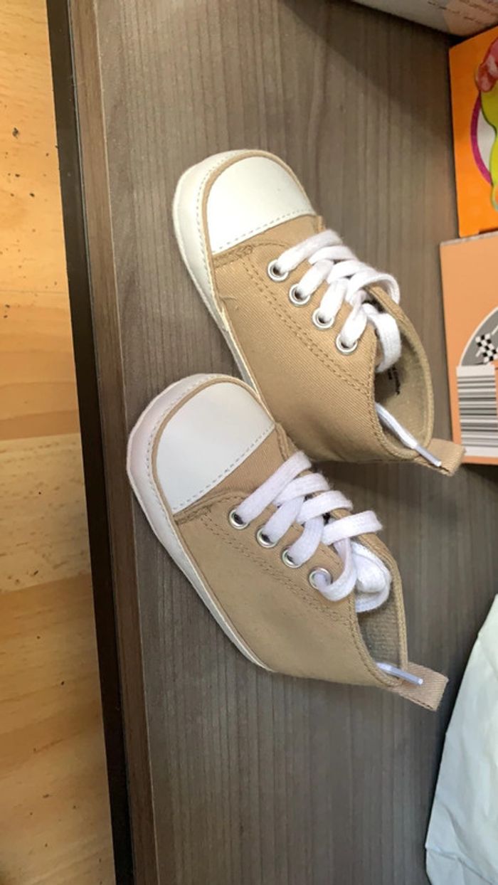 Chaussures converse 6/9 mois - photo numéro 2