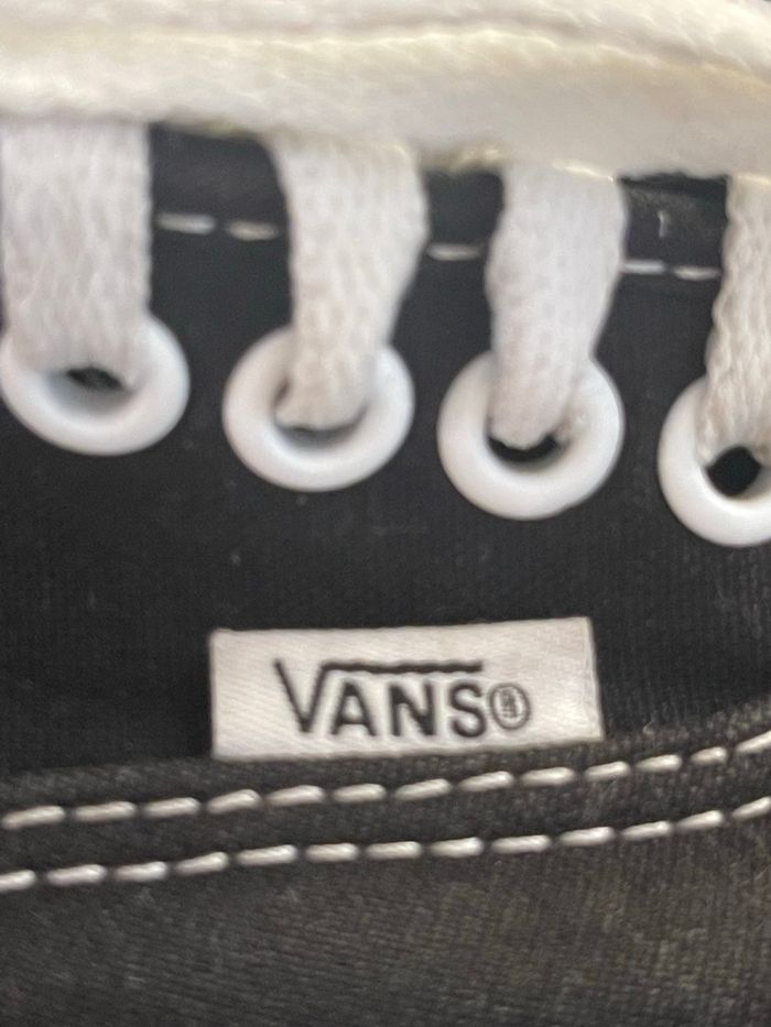 Baskets Vans noires et blanches - photo numéro 3