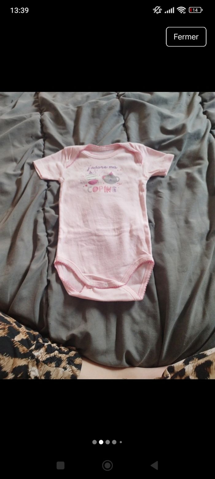 Lot de bodies manche courte bébé fille taille 6 mois - photo numéro 2