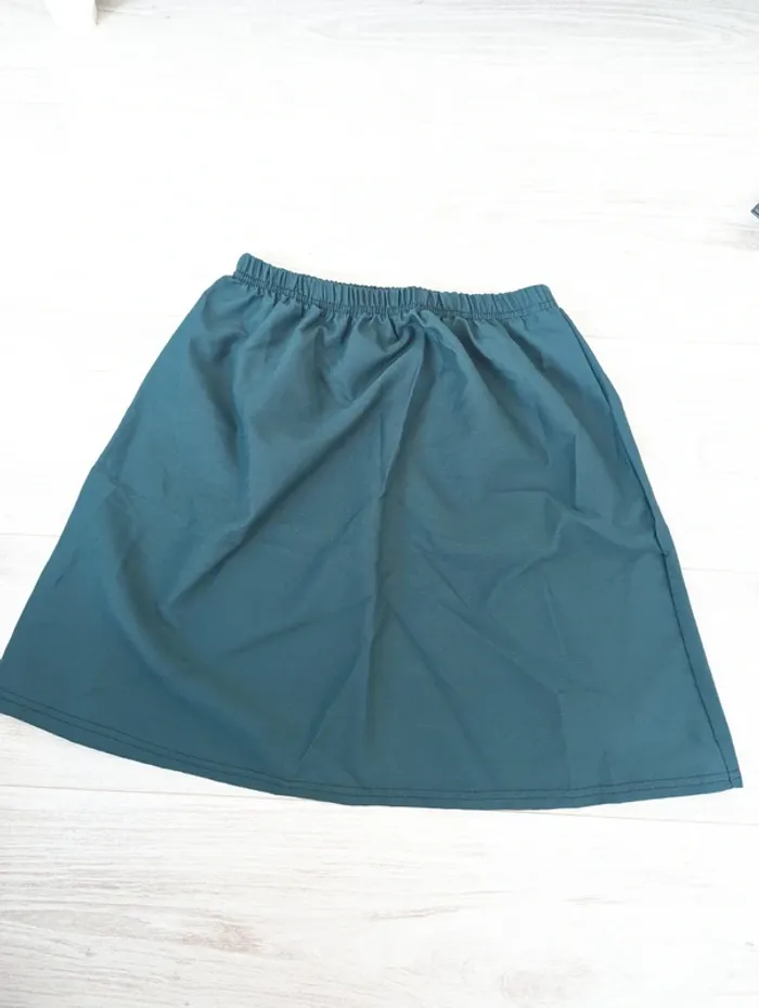 Mini-jupe vert foncé taille S ou 36 - photo numéro 3
