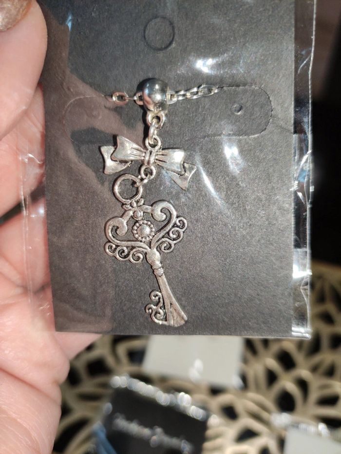 Lot de 6 bijoux neufs, thème clé, clef - photo numéro 3