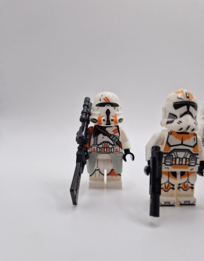 Figurines type lego Commandant Clone Cody + 5 clones de la 212ème star wars - photo numéro 3