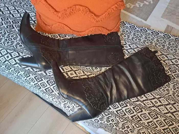 Bottes italiennes 40 magnifiques marron foncé en cuir haute qualité dentelle ttbe - photo numéro 9