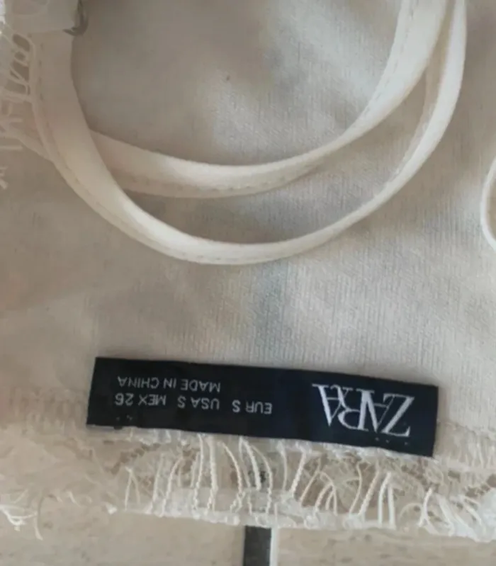 Robe Zara élégante en dentelle doublé 🍭🍭 - photo numéro 2