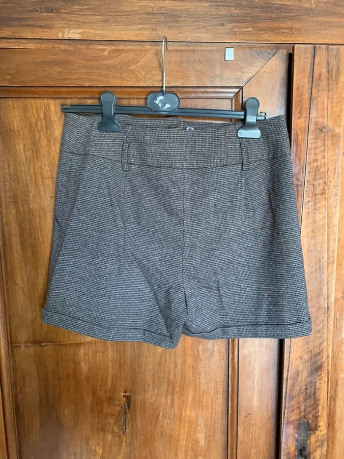 Short gris - photo numéro 2