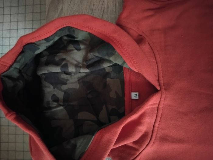 Sweat a capuche manche longue 8ans neuf - photo numéro 3