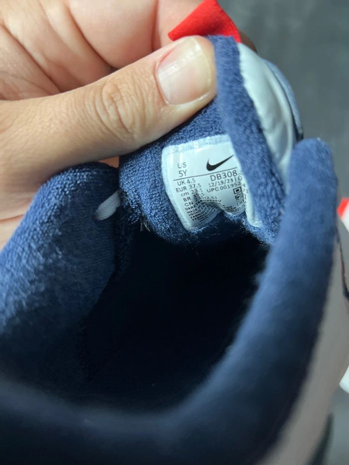 Basket Nike taille 37.5 - photo numéro 10