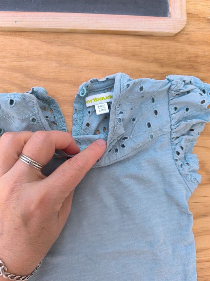 T-shirt Vertbaudet taille 3 ans en très bon état - photo numéro 2
