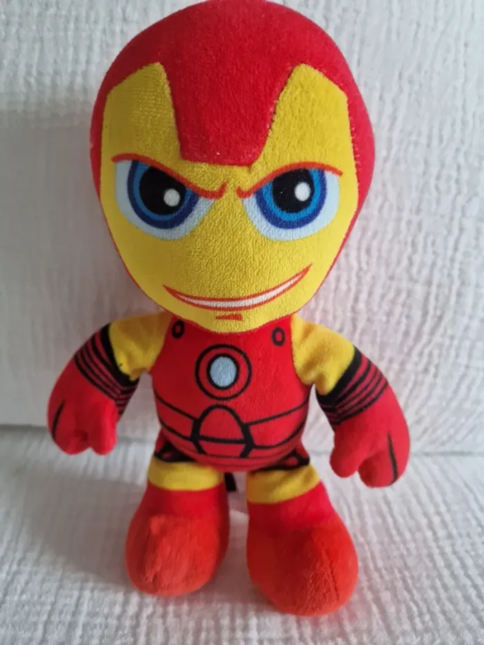 Lot de 2 peluches Marvel en très bon état - photo numéro 2