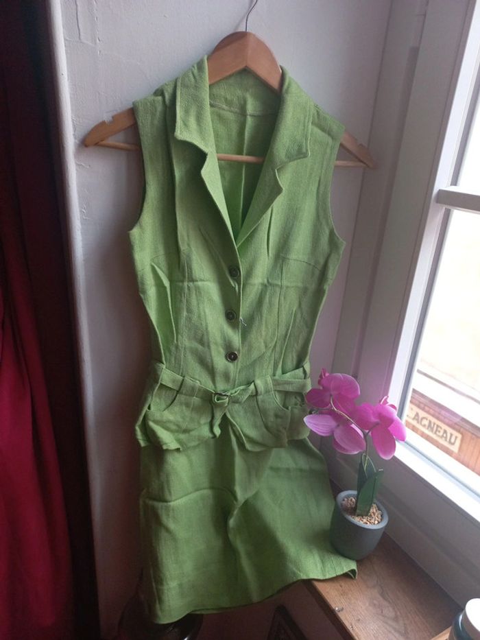 Magnifique tailleur fait main en lin, classe et sexy Taille 36 a 38 - photo numéro 1
