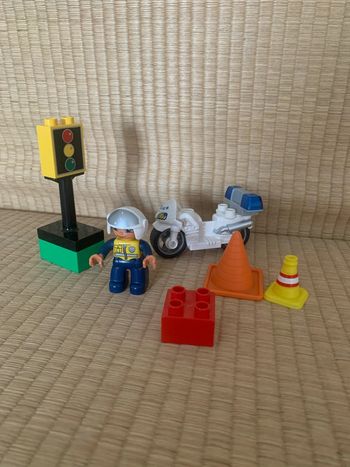La moto de police 5679 lego duplo