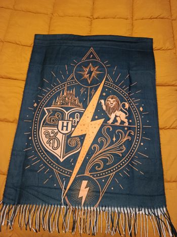 A saisir , NEUVE , jamais utilisé , magnifique écharpe " HARRY POTTER "