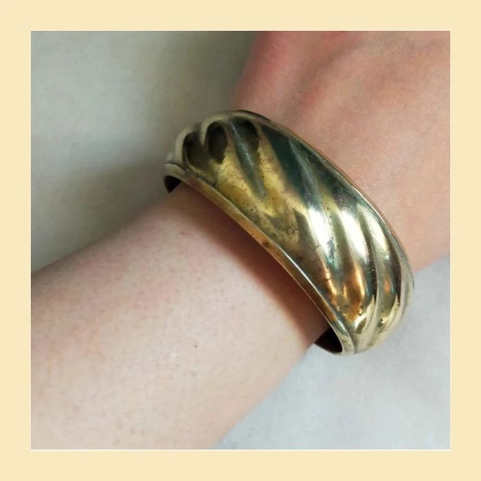 Bracelet vintage large doré – effet patiné