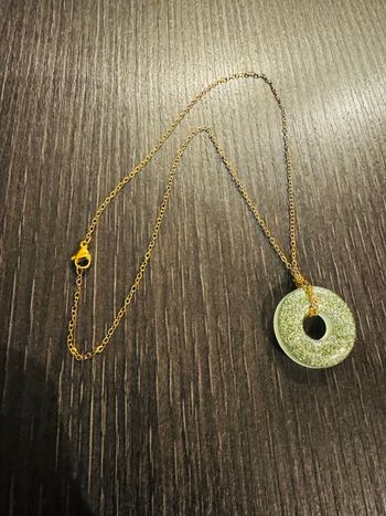 Collier + pendentif rond vert pailleté