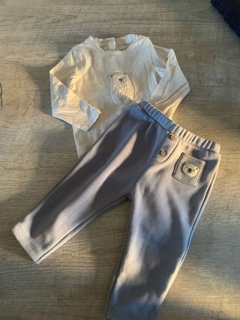 Ensemble en taille 12 mois body, plus pantalon chaud