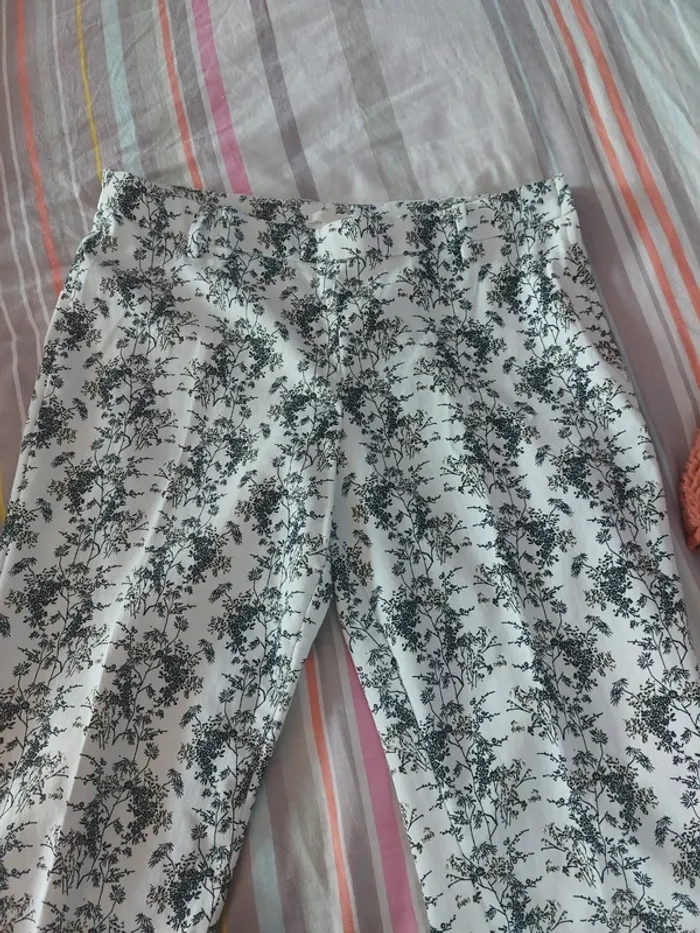 Magnifique pantalon cigarette motifs feuillage noir - photo numéro 5