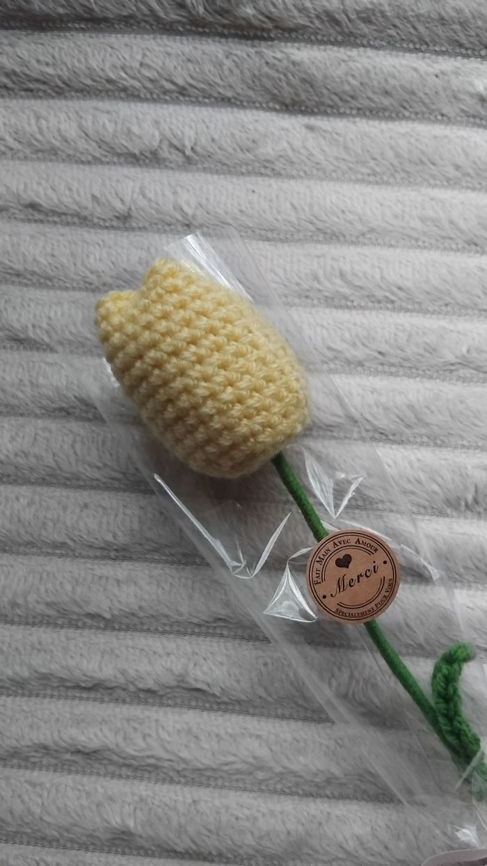 Fleur tulipe jaune au crochet - photo numéro 1