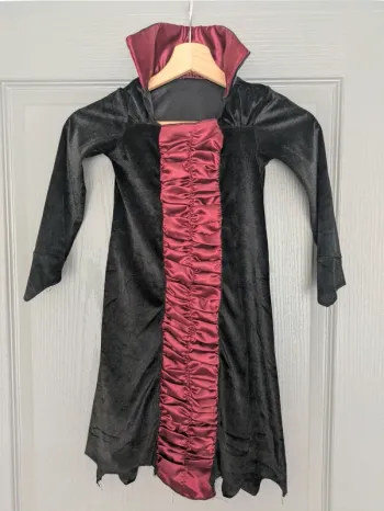 Déguisement costume robe longue de sorcière en velours aux couleurs de Gryffondor taille 3 ans