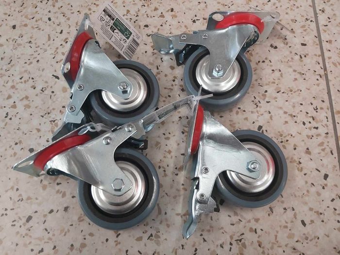 Lot de 4 roulettes pivotantes 75mm avec frein