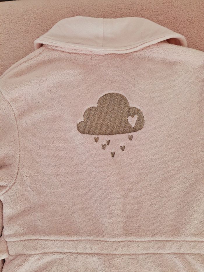Robe de chambre Vertbaudet 10 ans en polaire rose motif nuage brodé doré - photo numéro 4