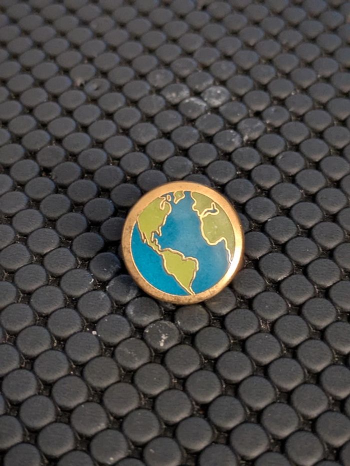 Pin's planète Terre