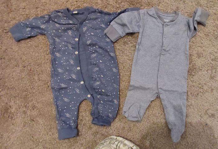 Lot vêtements naissance - photo numéro 2