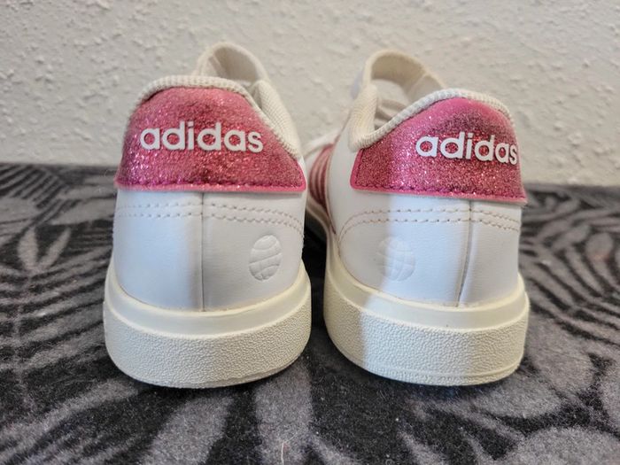 Basket Adidas fille pointure 29 - photo numéro 9