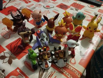Lot figurines Mario, Pokemon et Looney Tunes