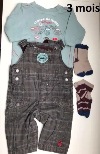 Lot salopette fourrée polaire, tee-shirt chaussettes 3 mois